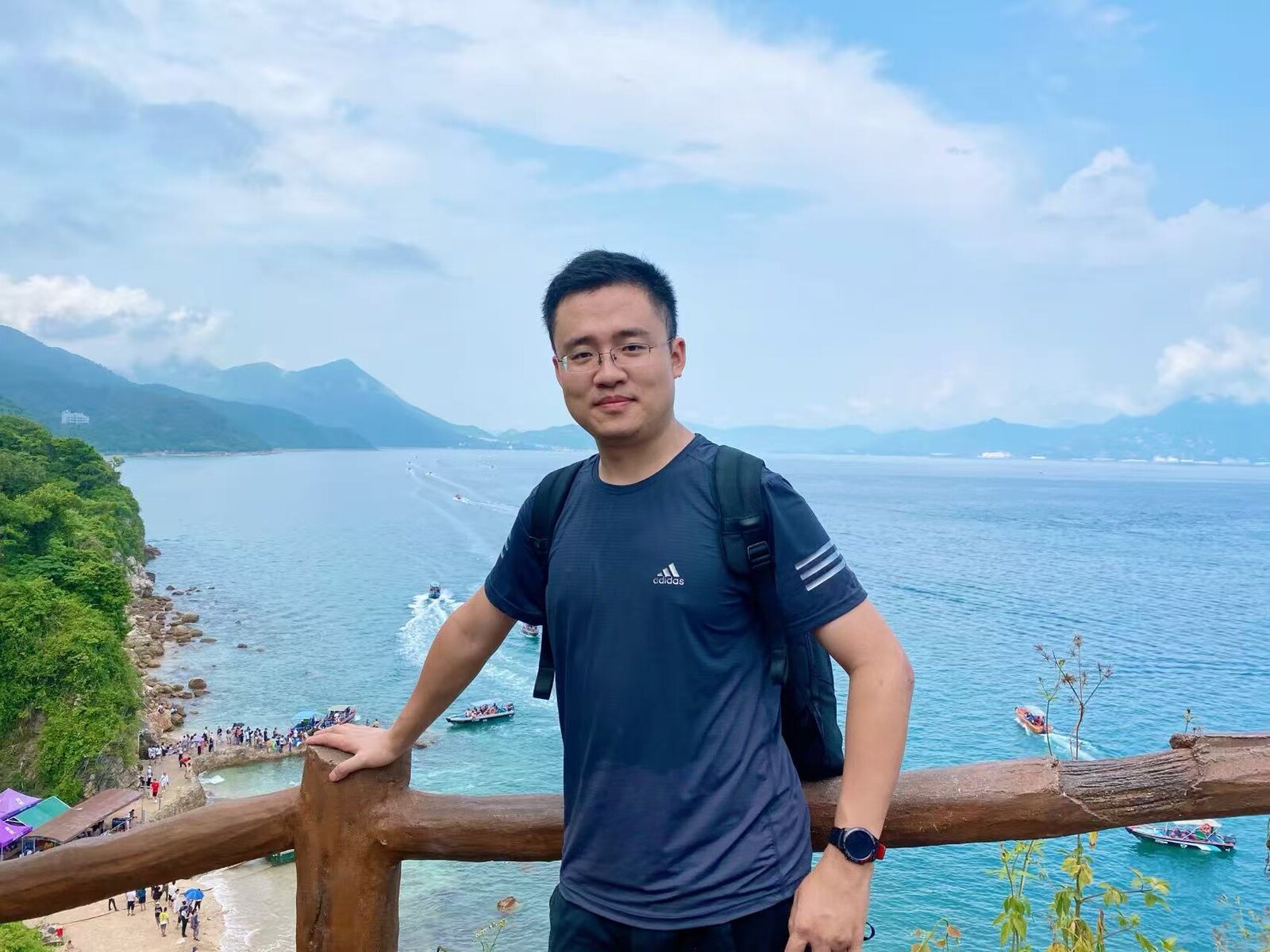 Chao在海边旅行